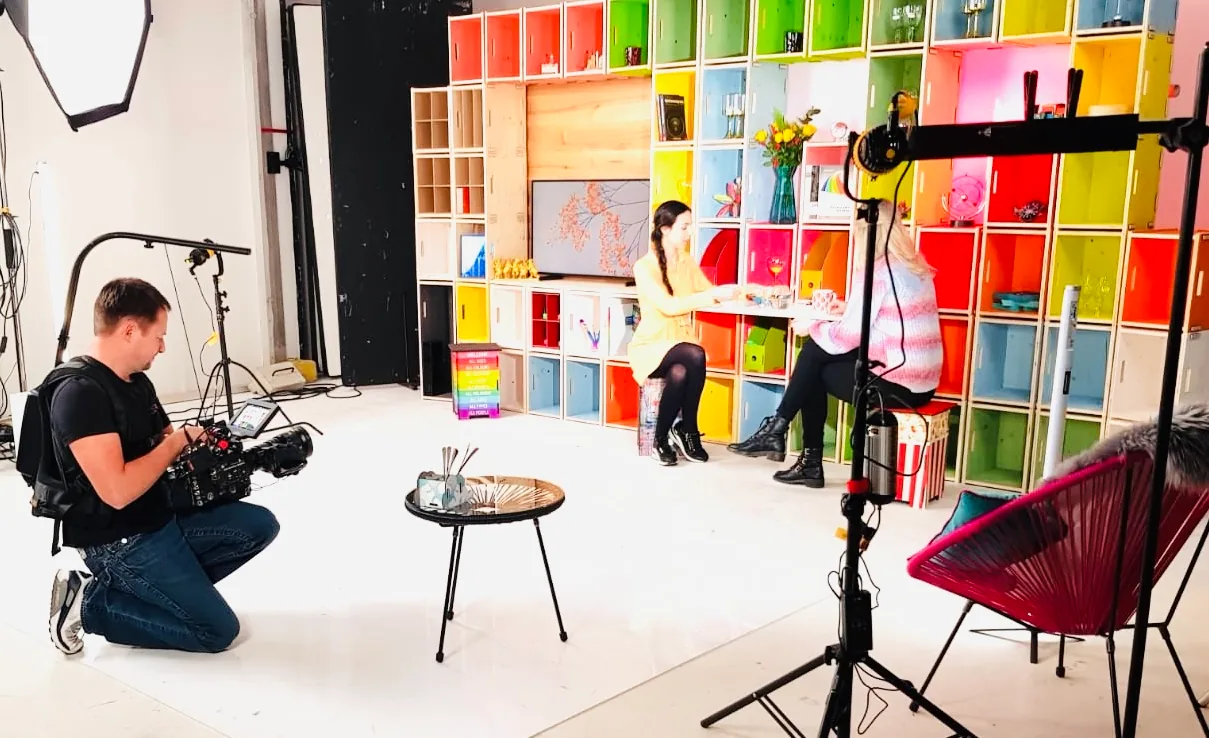 FF-Pictures-Team bei Kameraarbeit, Licht und Aufnahme im Studio